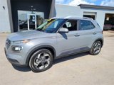 Used 2022 Hyundai Venue SEL image 2