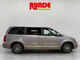 Used 2014 Chrysler Town & Country S image 6