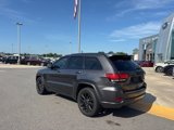 Used 2017 Jeep Grand Cherokee Altitude image 3