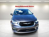 Used 2023 Chrysler Pacifica Touring-L image 2