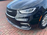Used 2023 Chrysler Pacifica Touring-L image 2