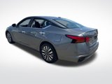 Used 2024 Nissan Altima 2.5 SV image 3