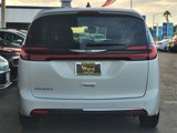 Used 2023 Chrysler Pacifica Touring-L image 5