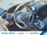 Used 2016 Nissan Rogue SV image 2