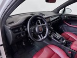 Certified 2022 Porsche Macan image 4