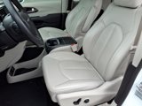 Used 2017 Chrysler Pacifica Touring-L w/ Tire & Wheel Group image 5