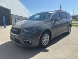 Used 2022 Chrysler Pacifica Touring-L image 4