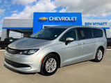 Used 2022 Chrysler Voyager LX image 3