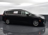 Used 2022 Chrysler Pacifica Touring-L image 4
