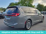 Used 2022 Chrysler Pacifica Touring-L image 3