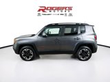Used 2016 Jeep Renegade Trailhawk w/ Premium Trailhawk Package image 4