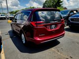 Used 2023 Chrysler Pacifica Touring-L image 5