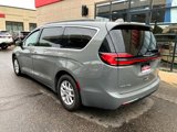 Used 2022 Chrysler Pacifica Touring-L image 6