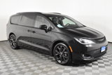 Used 2020 Chrysler Pacifica Touring-L w/ S Appearance Package image 4