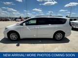 Used 2022 Chrysler Pacifica Touring-L image 2