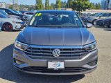 Used 2019 Volkswagen Jetta SEL Premium image 2