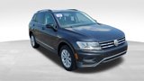 Used 2018 Volkswagen Tiguan SE w/ Panoramic Sunroof Package image 2