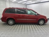 Used 2010 Chrysler Town & Country Touring image 5