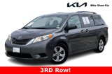 Used 2017 Toyota Sienna LE image 2