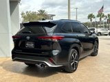 Used 2021 Toyota Highlander XSE image 3