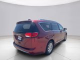 Used 2018 Chrysler Pacifica Touring-L image 4