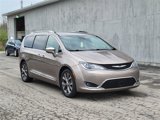 Used 2017 Chrysler Pacifica Limited w/ Advanced Safetytec Group image 3