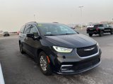 Used 2022 Chrysler Pacifica Touring image 4