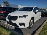 Used 2023 Chrysler Pacifica Touring-L image 3