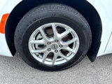 Used 2023 Chrysler Pacifica Touring image 6