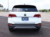 Certified 2024 Volkswagen Taos SE image 4