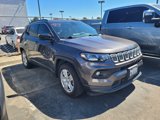 Used 2022 Jeep Compass Latitude image 3