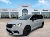 New 2025 Chrysler Pacifica Select image 2