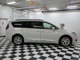 Used 2017 Chrysler Pacifica Touring-L w/ Tire & Wheel Group image 2