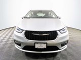 Used 2023 Chrysler Pacifica Touring-L image 2