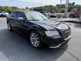 Used 2019 Chrysler 300 Touring w/ Chrome Appearance Package image 3