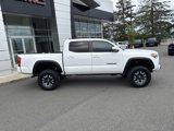 Used 2017 Toyota Tacoma TRD Off-Road image 2