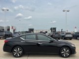 Used 2022 Nissan Altima 2.5 SV w/ SV Premium Package image 3
