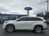 Used 2017 Toyota Highlander Limited image 3