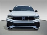 Certified 2022 Volkswagen Tiguan SE R-Line image 2