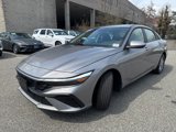 Used 2025 Hyundai Elantra SE image 3
