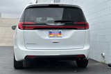 Used 2022 Chrysler Pacifica Touring image 5