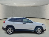 Used 2015 Jeep Cherokee Sport image 5