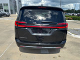 Used 2023 Chrysler Pacifica Touring-L image 4