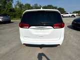 Used 2018 Chrysler Pacifica Touring-L image 4