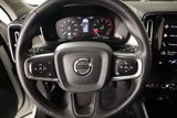 Used 2022 Volvo XC40 T4 Momentum image 3