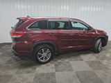 Used 2017 Toyota Highlander XLE image 3