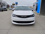 Used 2022 Chrysler Voyager LX image 4