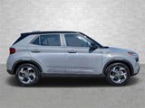 Used 2022 Hyundai Venue Limited image 3