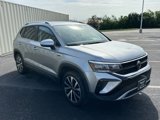 Certified 2024 Volkswagen Taos SE w/ MDO Package image 3