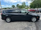Used 2022 Chrysler Pacifica Touring-L image 5